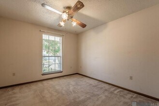 14823 Stoneberg Ave in Baton Rouge, LA - Foto de edificio - Building Photo