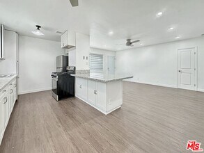 5113 Roseland St in Los Angeles, CA - Building Photo - Building Photo