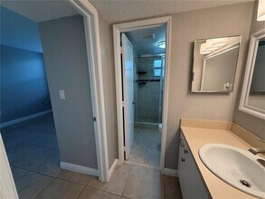 9491 Evergreen Pl, Unit 201 in Davie, FL - Building Photo - Building Photo