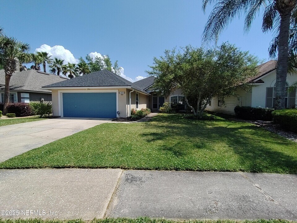 1859 Lake Forest Ln in Orange Park, FL - Building Photo