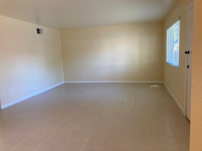 2372 Pepper St in La Verne, CA - Foto de edificio - Building Photo