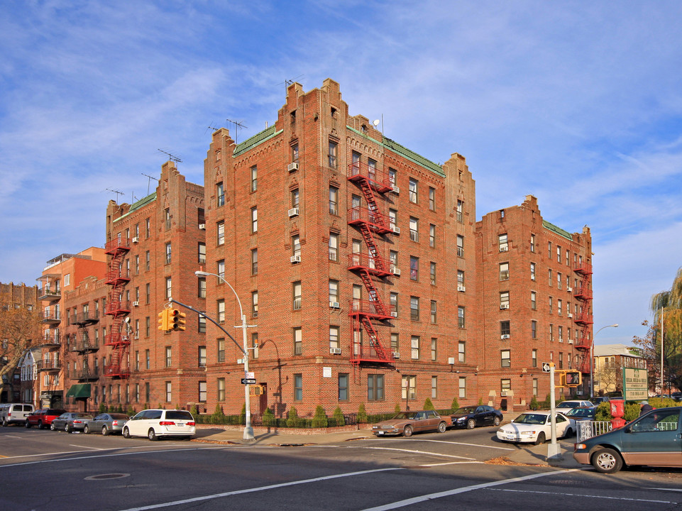 1590 W 8th St in Brooklyn, NY - Foto de edificio