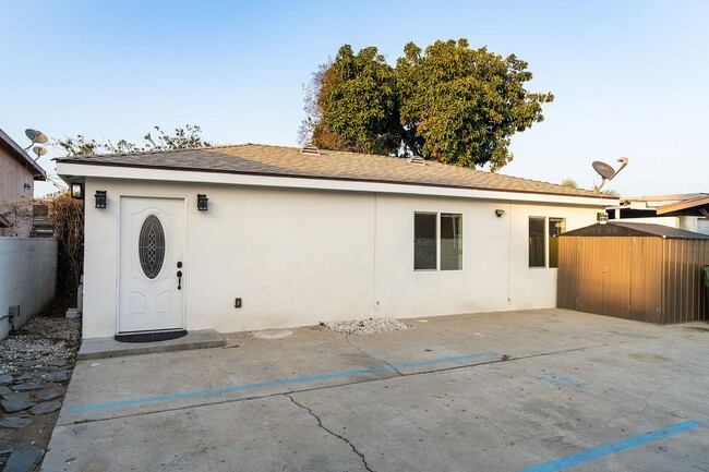 3707 W 106th St in Inglewood, CA - Building Photo - Building Photo