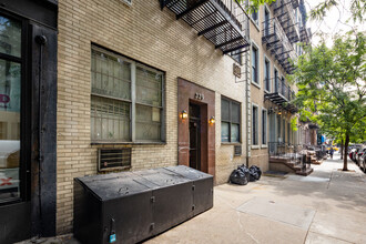 339 E 65th St in New York, NY - Building Photo - Building Photo