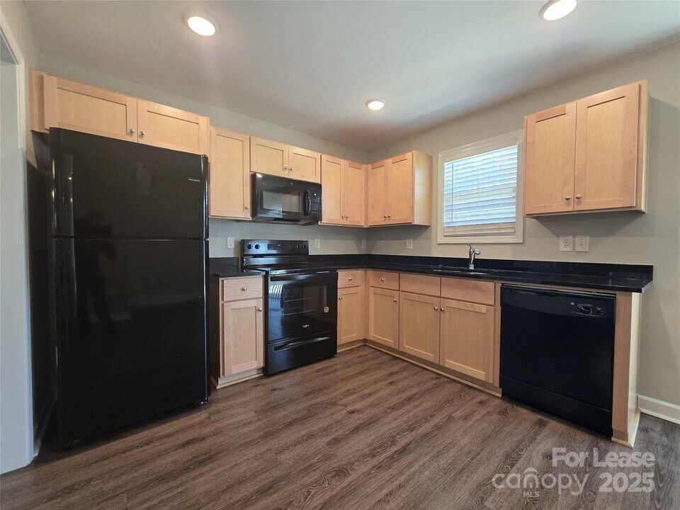 319 Kimball St in Kannapolis, NC - Building Photo