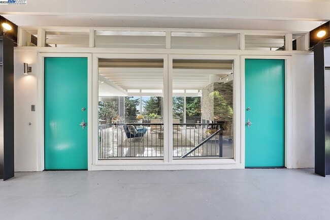 6624 Saroni Dr in Oakland, CA - Building Photo - Building Photo