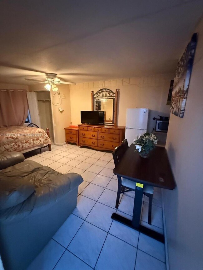 18670 Belview Dr-Unit -1 in Cutler Bay, FL - Building Photo - Building Photo
