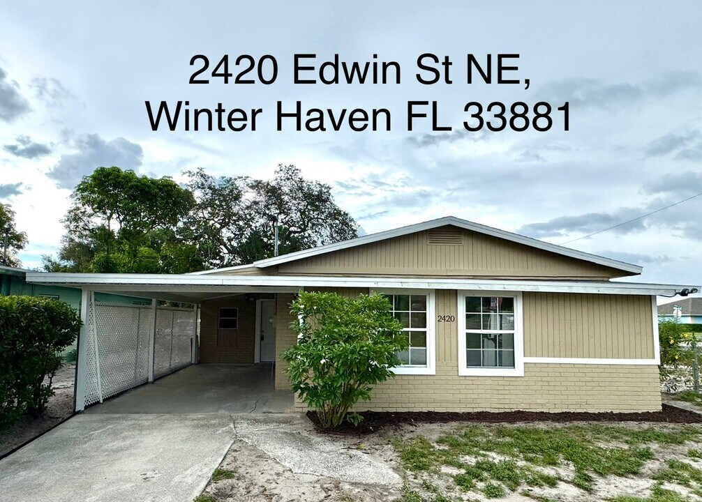2420 Edwin St NE in Winter Haven, FL - Foto de edificio