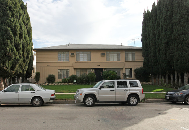 1756 N Gramercy Pl in Los Angeles, CA - Foto de edificio - Building Photo