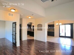 5743 Witkin St SE in Albuquerque, NM - Foto de edificio - Building Photo