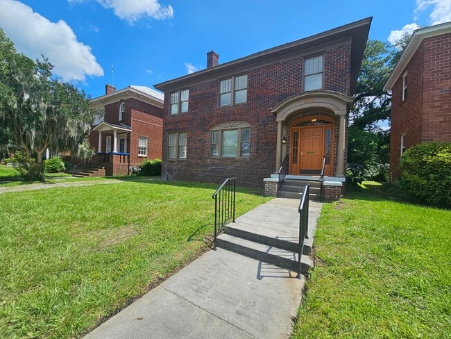 property at 515 E 49th St