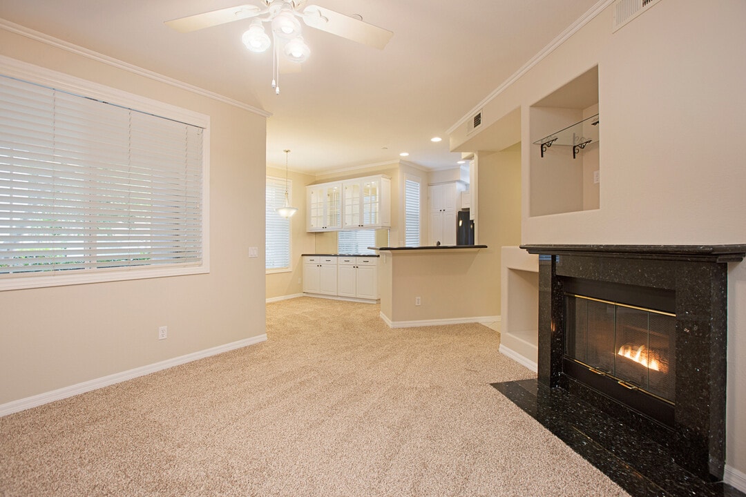 10722 Sabre Hill Dr in San Diego, CA - Building Photo