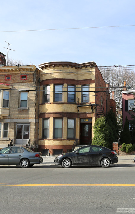 302 Washington Ave in Albany, NY - Building Photo