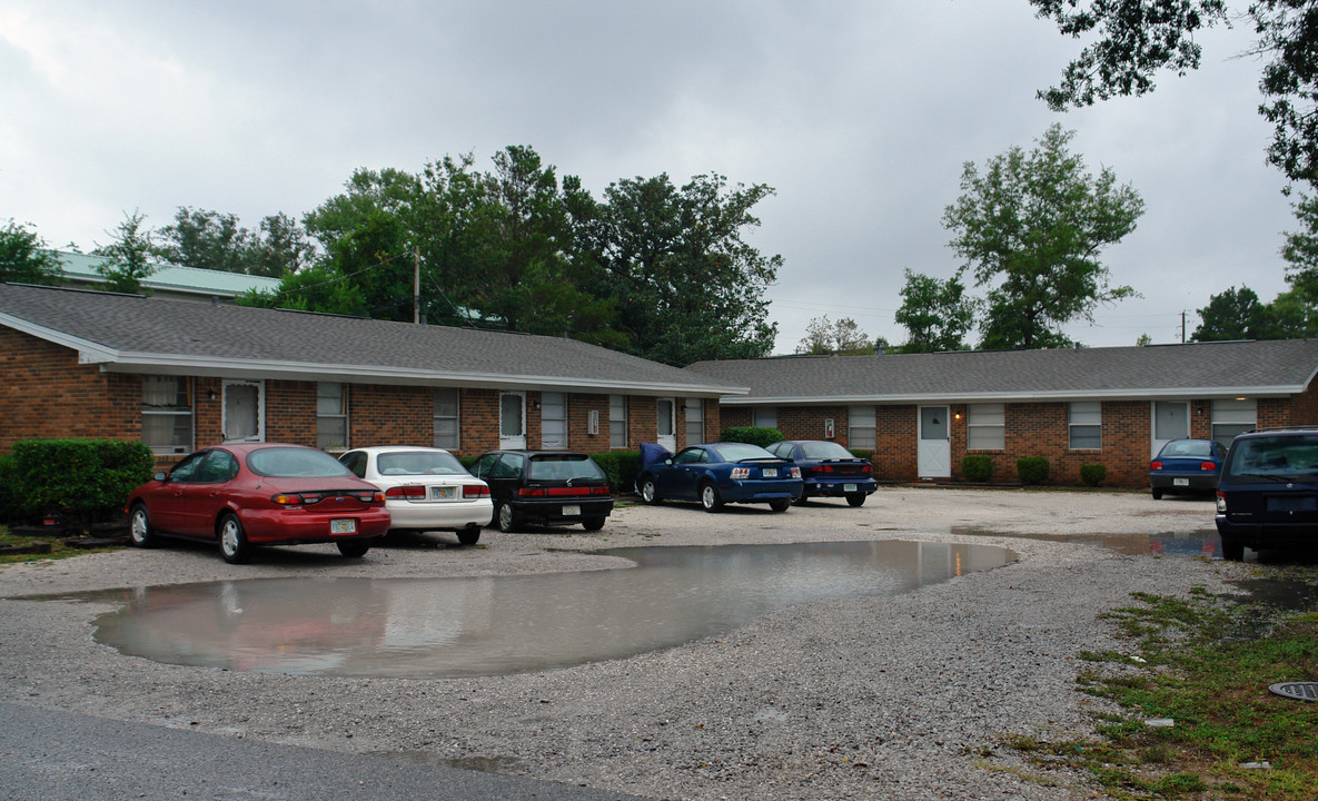 DOGWOOD APARTMENTS in Fort Walton Beach, FL - Building Photo