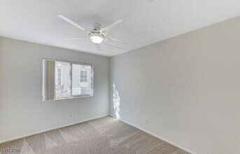 7633 W Falcon Wing Ave in Las Vegas, NV - Building Photo - Building Photo
