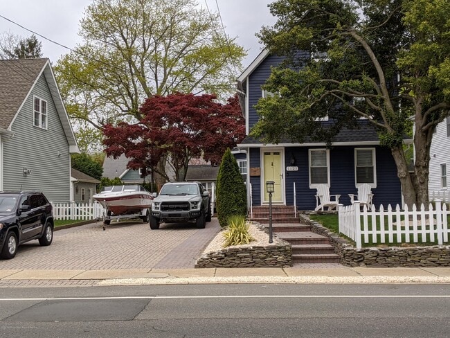 1121 Bay Ave in Point Pleasant, NJ - Foto de edificio - Building Photo