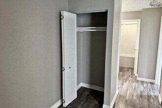 2612 Southwest Pkwy in Wichita Falls, TX - Foto de edificio - Building Photo