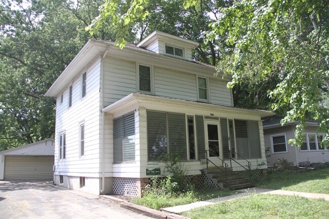 721 S Prairie St in Champaign, IL - Building Photo - Building Photo