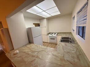 17 W Poplar St, Unit 19 in Stockton, CA - Building Photo - Building Photo