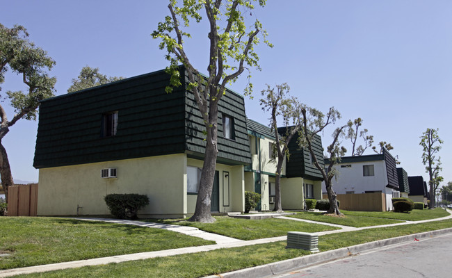 Townhouse Village in Rialto, CA - Building Photo - Building Photo