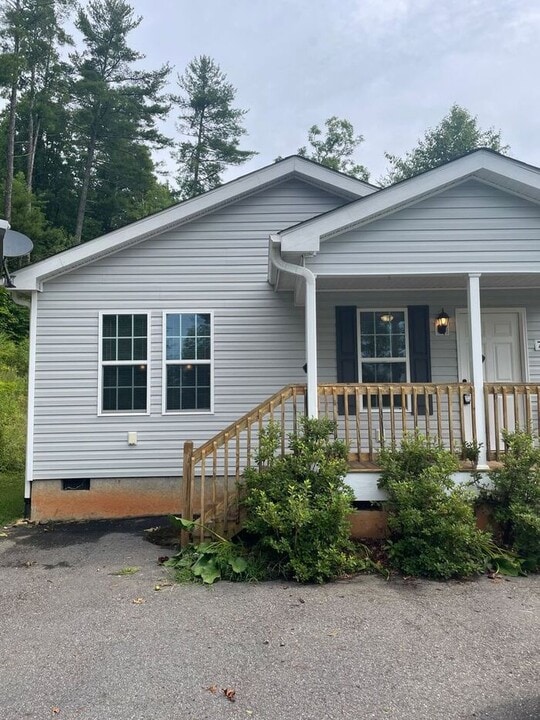 70 Ridge Creek Dr in Weaverville, NC - Building Photo