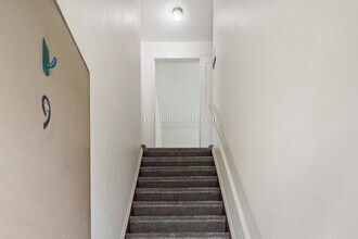 6900 SW Canyon Terrace in Portland, OR - Building Photo - Building Photo
