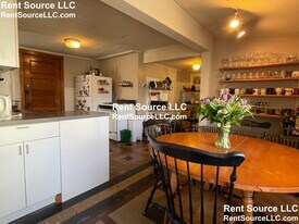 8 Ivaloo St in Somerville, MA - Building Photo