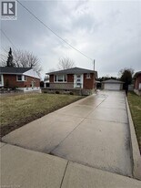 79 Castlefield Dr in Hamilton, ON - Building Photo