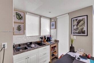 1033 NW 6th St in Miami, FL - Foto de edificio - Building Photo