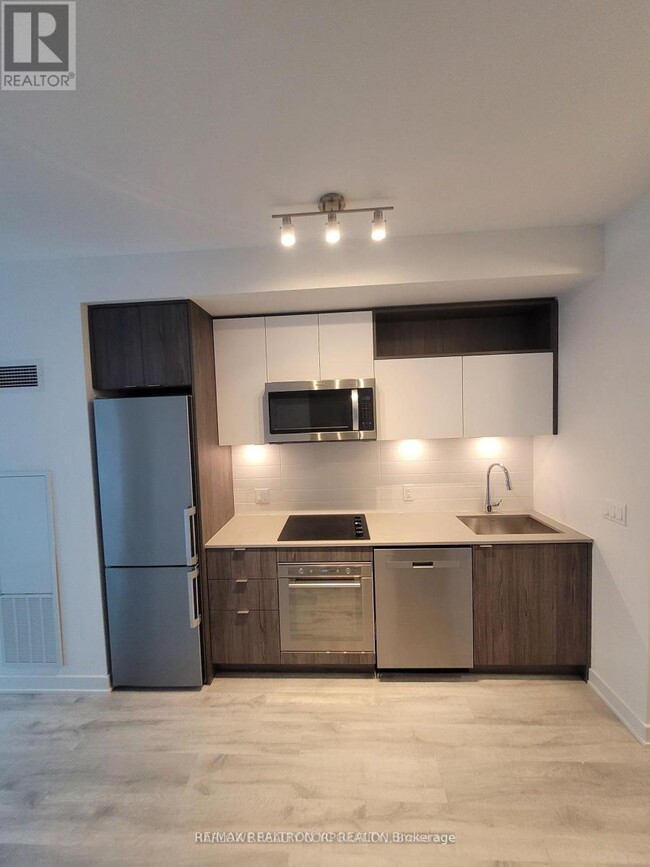 121-121 Lower Sherbourne St