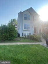 19901 Fieldgrass Square in Ashburn, VA - Building Photo - Building Photo