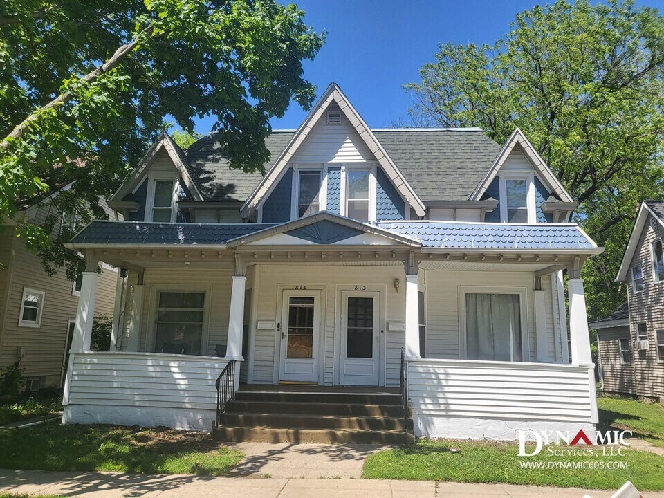 813-815 S Summit Ave in Sioux Falls, SD - Building Photo