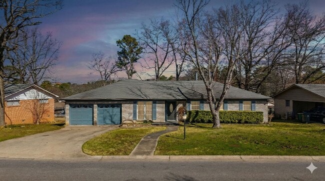 8210 Leatrice Dr in Little Rock, AR - Building Photo - Building Photo