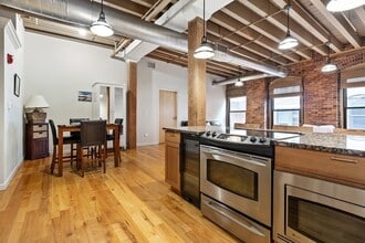 111 Beach St, Unit 3D in Boston, MA - Foto de edificio - Building Photo