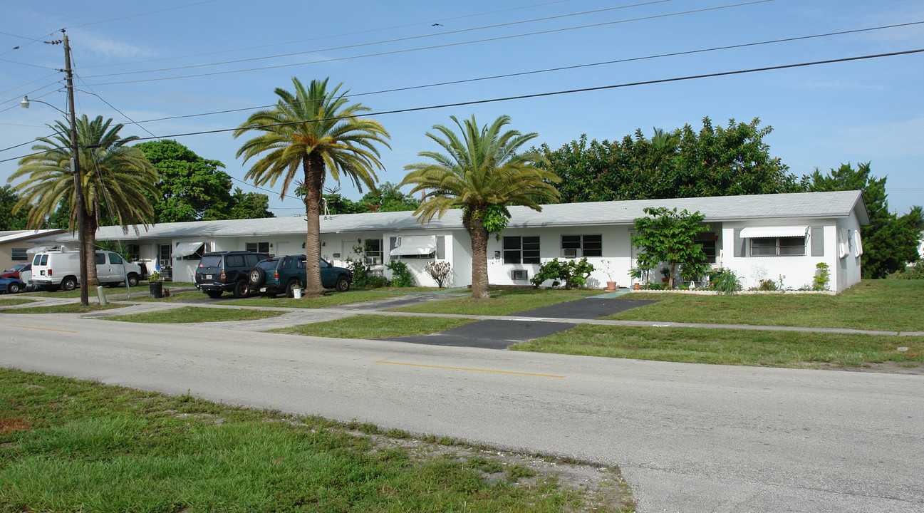 1595 NW 60th Ave in Fort Lauderdale, FL - Building Photo