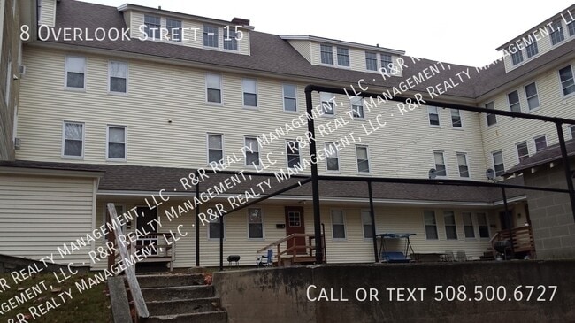 8 Overlook St in Northbridge, MA - Building Photo - Building Photo