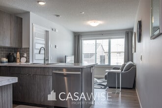 3073 Coughlan Ln SW in Edmonton, AB - Building Photo - Building Photo