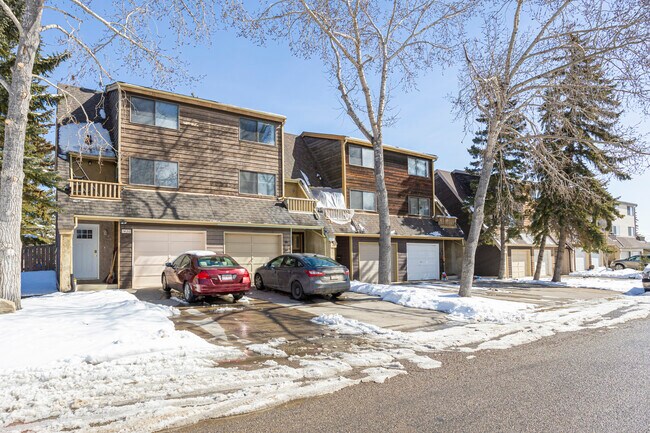 1429 Ranchlands Rd NW in Calgary, AB - Building Photo - Building Photo