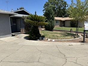 1321 Woodside Dr in Modesto, CA - Building Photo - Building Photo