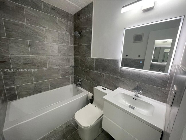 3211 SW 44th St in Fort Lauderdale, FL - Building Photo - Building Photo