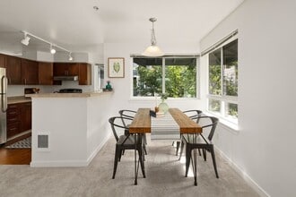 3926 243rd Pl SE in Bothell, WA - Building Photo - Building Photo