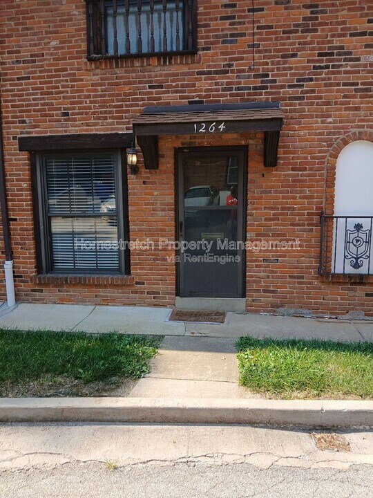 1264 North and South Rd in St. Louis, MO - Building Photo