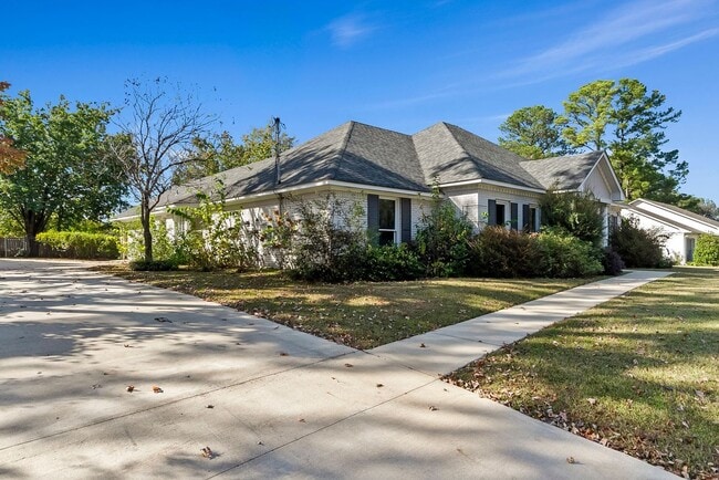 2714 Saratoga Ln in Tuscaloosa, AL - Building Photo - Building Photo