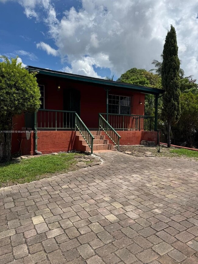 property at 609 W 39th St
