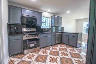 10819 Belle Haven Dr in Houston, TX - Building Photo - Building Photo