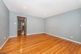 20 Toronto Ct in Maplewood, NJ - Building Photo - Building Photo