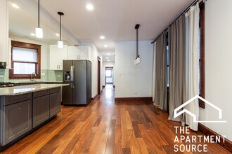 1019 W Oakdale Ave, Unit 1 in Chicago, IL - Foto de edificio - Building Photo