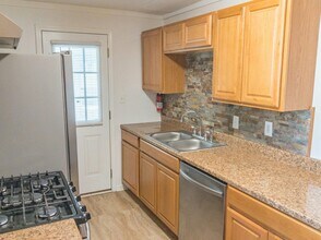 305 Twelve Mile Rd in Royal Oak, MI - Building Photo - Building Photo