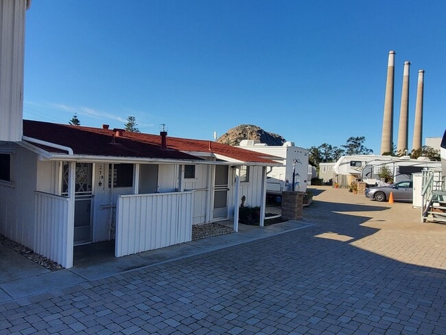 231 Surf St in Morro Bay, CA - Foto de edificio - Building Photo