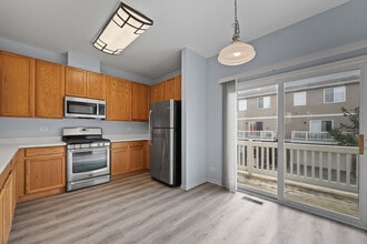 2295 Twilight Dr in Aurora, IL - Building Photo - Building Photo